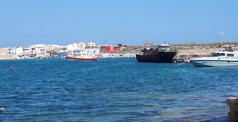 Una veduta del porto di Lampedusa, 30 giugno 2019
(ANSA/ MATTEO GUIDELLI)