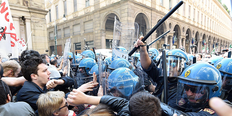 Corteo del primo maggio in Via Roma a Torino, 1 maggio 2019 (ANSA/ ALESSANDRO DI MARCO)