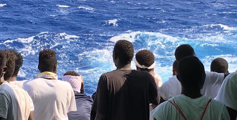 Migranti a bordo della Ocean Viking (Medici senza Frontiere)