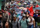 In Honduras migliaia di persone stanno protestando contro il presidente