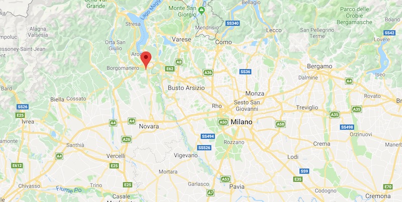 Un 23enne è morto accoltellato fuori da un locale notturno in provincia di Novara