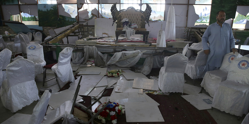 La sala da cerimonie di Kabul dopo l'esplosione della sera del 17 agosto, causata da un attentatore suicida, il 18 agosto 2019 (AP Photo/Rafiq Maqbool)
