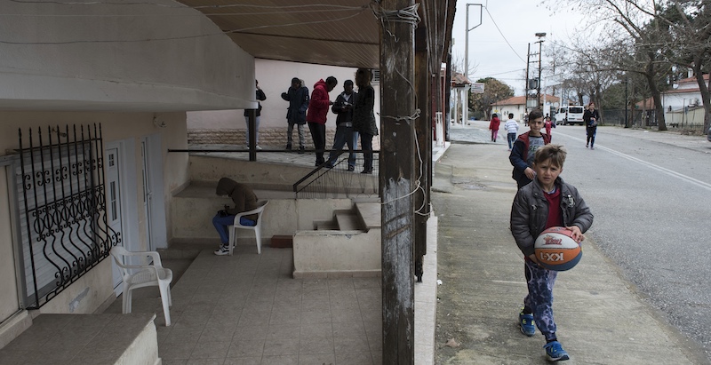 Sei migranti sono morti in un incidente stradale che ha coinvolto la jeep che li stava trasportando illegalmente nel nord della Grecia