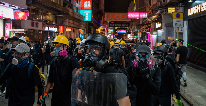 Manifestanti nel quartiere di Tsim Sha Tsui, Hong Kong (Billy H.C. Kwok/Getty Images)