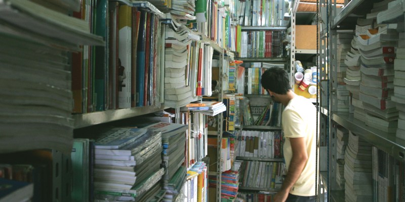 Un archivio di libri scolastici (Fabio Campana/Ansa/DBA)
