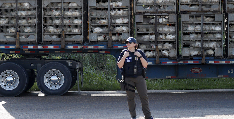 300 persone arrestate mercoledì in Mississippi con l’accusa di essere immigrate illegalmente negli Stati Uniti sono state liberate