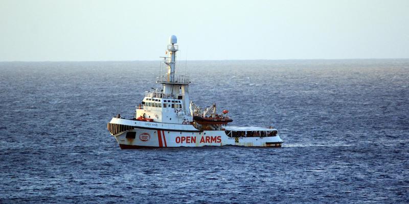 La nave Open Arms, all'alba del 15 agosto 2019, vicino a Lampedusa (ANSA/ ELIO DESIDERIO)