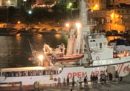 I migranti sulla Open Arms sono sbarcati a Lampedusa
