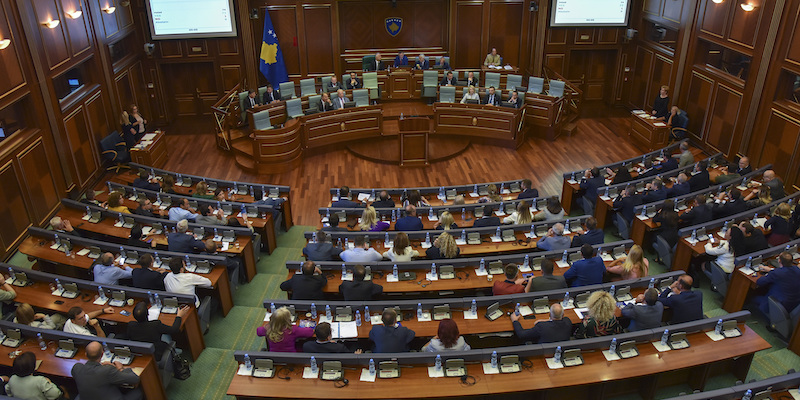 Il Parlamento del Kosovo, il 22 agosto 2019 (AP Photo/Visar Kryeziu)