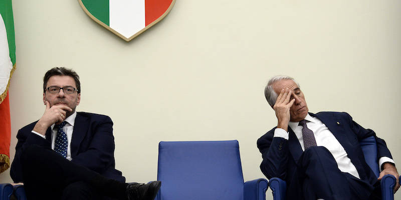 Giancarlo Giorgetti e Giovanni Malagò nella sede del CONI a Roma (Fabio Cimaglia/LaPresse)