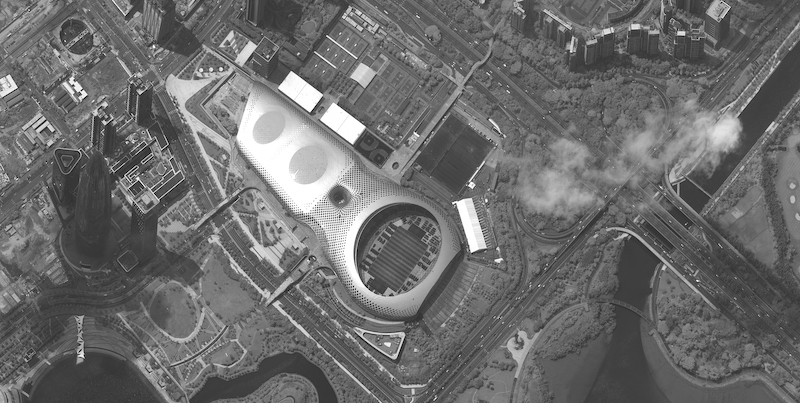 Lo stadio di Shenzhen dove sono stati visti mezzi militari e soldati cinesi (Satellite image ©2019 Maxar Technologies via AP)