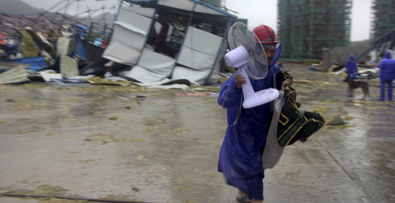 Il tifone Lekima ha colpito la costa a sud di Shanghai, ci sono 13 morti e 16 dispersi