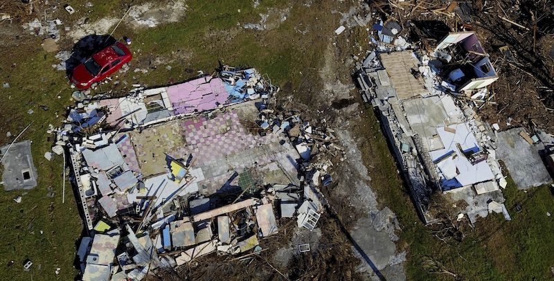 Una casa distrutta dall'uragano Dorian sull'isola di Grand Bahama, nelle Bahamas. (AP Photo/Ramon Espinosa)