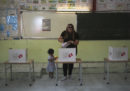 Gli exit poll in Tunisia danno avanti Kais Saied e Nabil Karoui