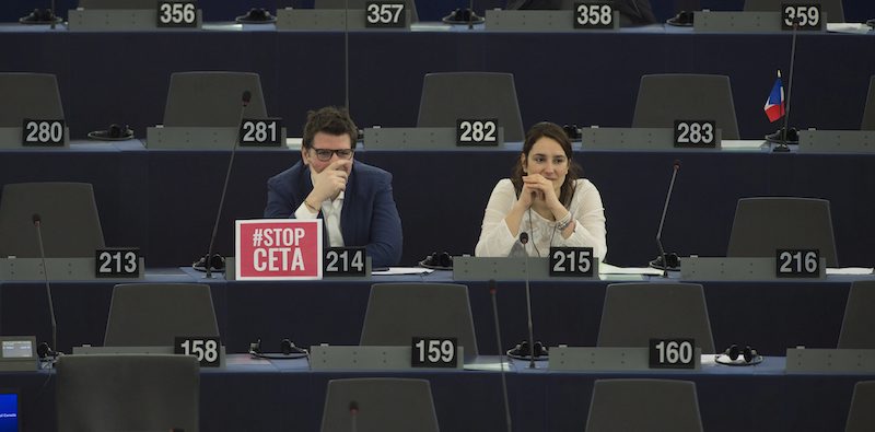 Ignazio Corrao e Laura Ferrara, due parlamentari europei del M5S (Adrian Wyld/CP/ABACAPRESS.COM)