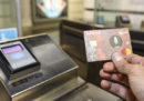 Da oggi a Roma si può pagare il biglietto della metro usando una carta di credito contactless
