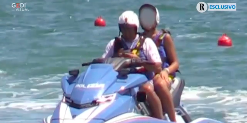 Tre poliziotti coinvolti nell’uso di una moto d’acqua della polizia da parte del figlio di Matteo Salvini sono indagati per peculato d’uso e violenza privata