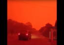 In Indonesia il cielo è diventato completamente rosso a causa degli incendi