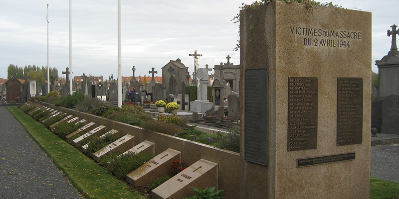 Le tombe delle persone morte nel massacro di Ascq del 1944 (Wikipedia)