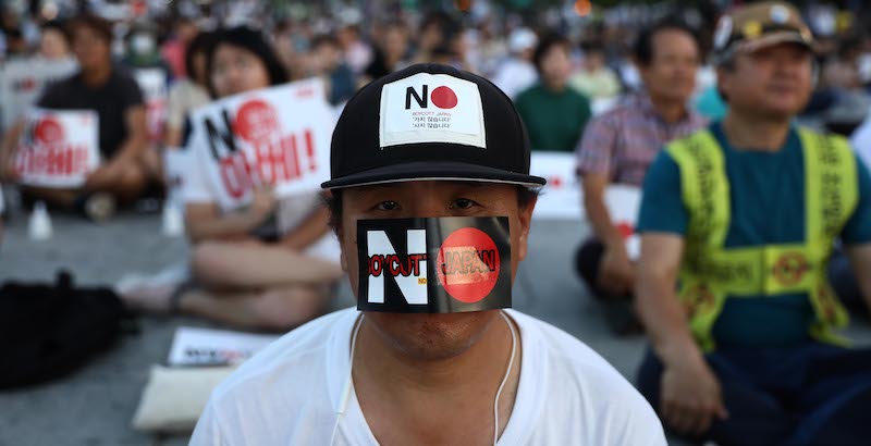 Una manifestazione antigiapponese a Seul, il 24 agosto 2019 (Chung Sung-Jun/Getty Images)