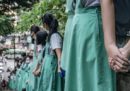 Le foto della catena umana formata dagli studenti a Hong Kong
