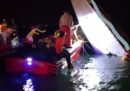 Tre persone sono morte dopo che una barca si è scontrata con una diga a Venezia