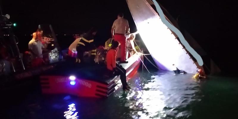 La barca coinvolta nell'incidente nautico avvenuto a Venezia il 17 settembre 2019 (ANSA/VIGILI DEL FUOCO)