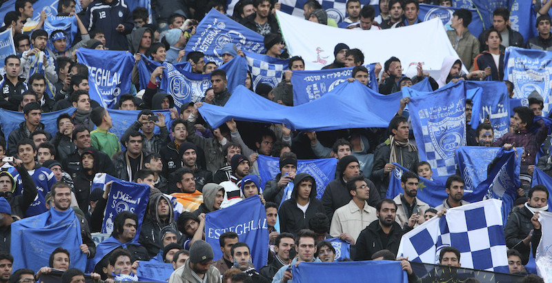 Tifosi della squadra iraniana dell'Esteghlal a Teheran (AP Photo/Vahid Salemi, File)