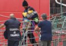 I 182 migranti a bordo della nave Ocean Viking sono sbarcati a Messina