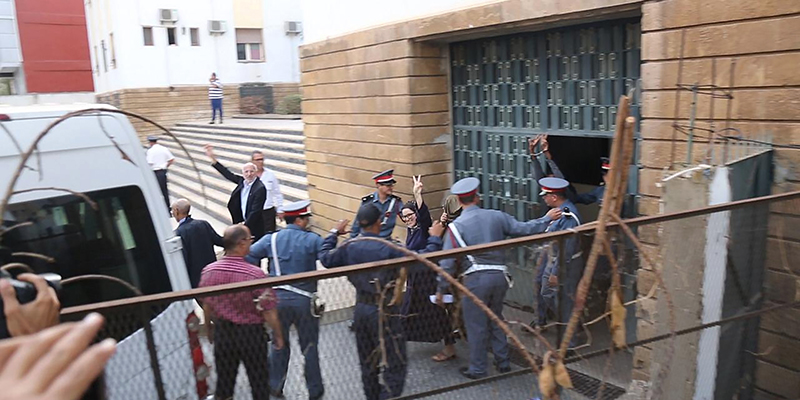 Hajar Rissouni all'uscita dal tribunale di Rabat, Marocco, lunedì 30 settembre 2019 (AP Photo/Abdelillah Bayoussef)