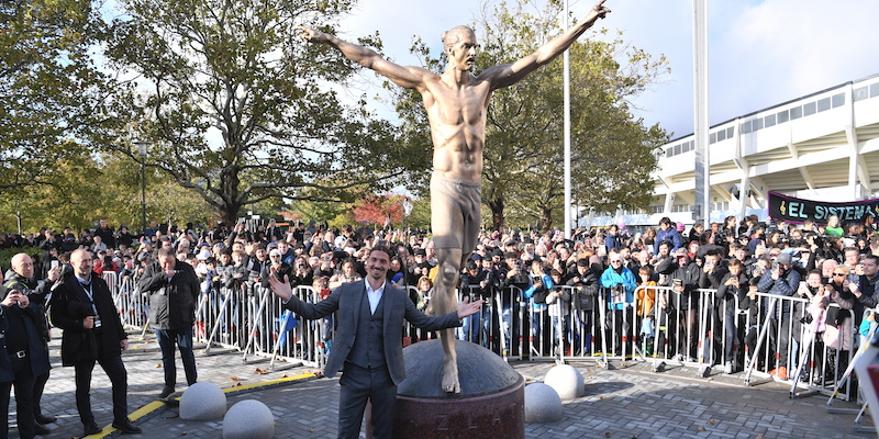 A Malmö c’è una grossa statua di Zlatan Ibrahimovic