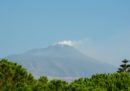 Lo spazio aereo di Catania è stato chiuso parzialmente a causa di nuove eruzioni di cenere dell'Etna