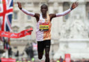 Eliud Kipchoge riproverà a correre la maratona in meno di due ore