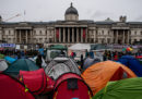 La polizia di Londra ha vietato le proteste del movimento ecologista Extinction Rebellion e ha sgomberato Trafalgar Square dalle tende dei manifestanti