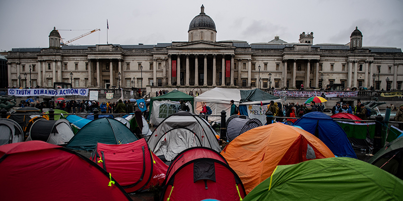 Gli e le attiviste di Extinction Rebellion in Trafalgar Square, 12 ottobre 2019 (Chris J Ratcliffe/Getty Images)