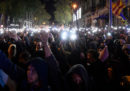 Per la seconda sera di seguito a Barcellona ci sono stati scontri fra polizia e indipendentisti catalani