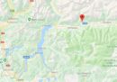 In provincia di Sondrio un ragazzo di 15 anni è morto dopo che un carico di assi di legno ha colpito l'auto su cui viaggiava
