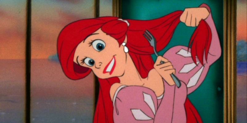 Il personaggio di Ariel si pettina i capelli con una forchetta – da lei chiamata "arricciaspiccia" – nel film d'animazione Disney "La Sirenetta"