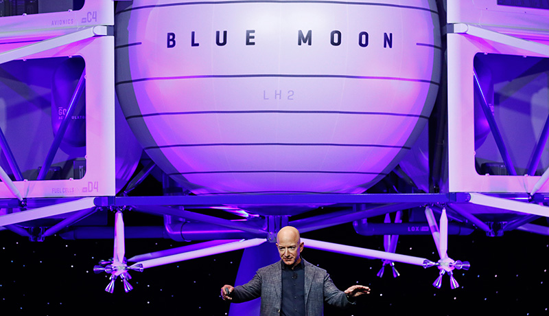 Jeff Bezos durante la presentazione del progetto Blue Moon (AP Photo/Patrick Semansky)

