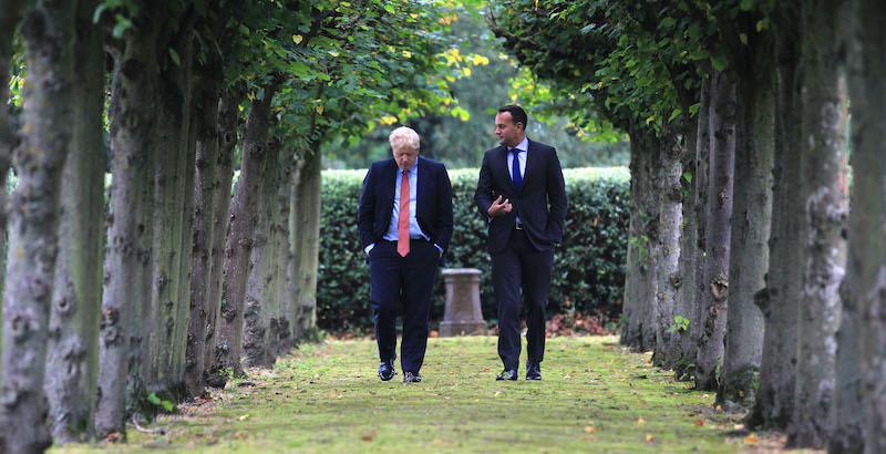 Il primo ministro britannico Boris Johnson e il primo ministro irlandese Leo Varadkar (Noel Mullen/ Irish Government Press Office via Getty Images)