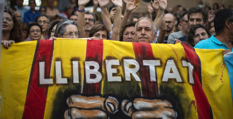Manifestanti a favore dell'indipendenza catalana a Sabadell, 23 settembre 2019 (AP Photo/Emilio Morenatti)