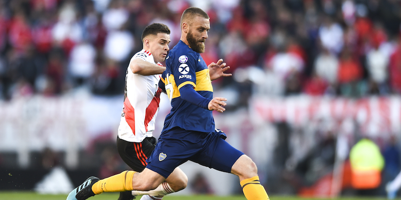 Daniele De Rossi contro il River Plate in campionato (Marcelo Endelli/Getty Images)