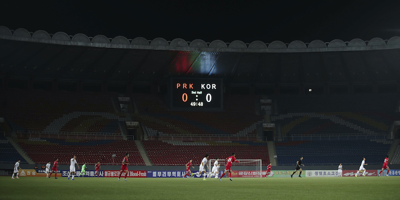 Le tribune vuote dello stadio Kim Il Sung di Pyongyang (The Korea Football Association via AP)