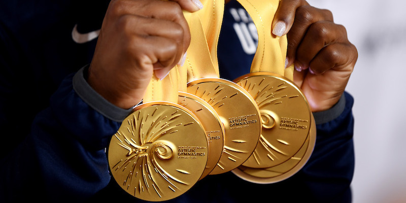 Le medaglie d'oro vinte dalla statunitense Simone Biles ai Mondiali di ginnastica artistica, Stoccarda, 13 ottobre
(Laurence Griffiths/Getty Images)