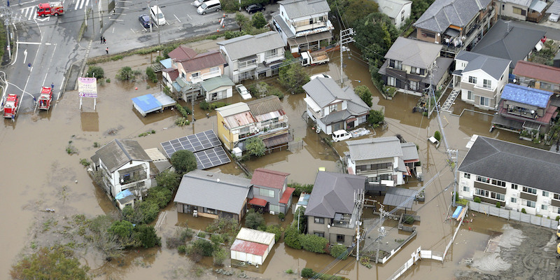 L'alluvione a Sakura, nella regione di Chiba, il 26 ottobre 2019 (Kyodo via AP Images)