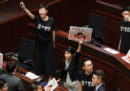 La leader di Hong Kong Carrie Lam è stata contestata in Parlamento