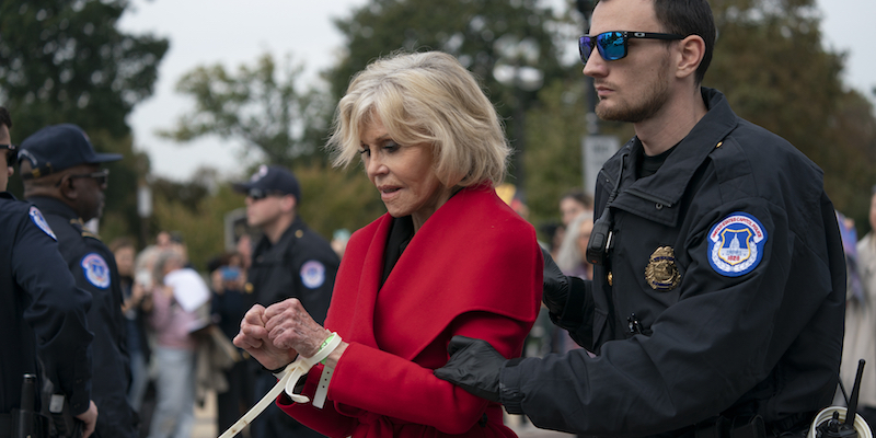 L'attrice e attivista ambientalista Jane Fonda, arrestata a Washington, il 25 ottobre 2019 (AP Photo/J. Scott Applewhite)
