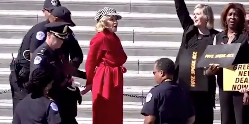 Jane Fonda arrestata a Washington, l'11 ottobre 2019 (ABC News)