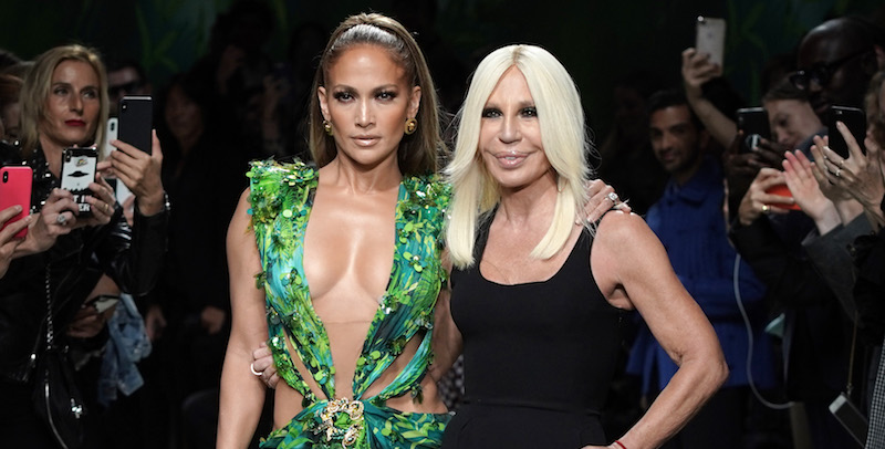 Jennifer Lopez e Donatella Versace alla sfilata di Versace per la primavera/estate 2020, Milano, 20 settembre 2019
(Vittorio Zunino Celotto/Getty Images)