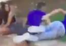 Il video del ragazzo che picchia un altro ragazzo a Cagliari non mostra un'aggressione omofoba